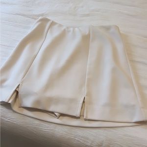Cute fitted skirt! Looks like a skirt with the coverage of shorts!